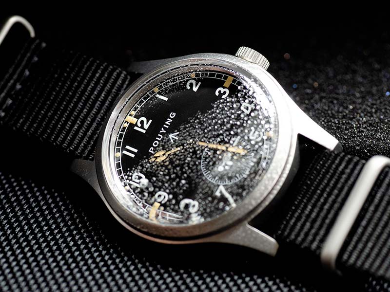 Pouying Dirty Dozen military watch uses screw-down crown to have 10ATM waterproof