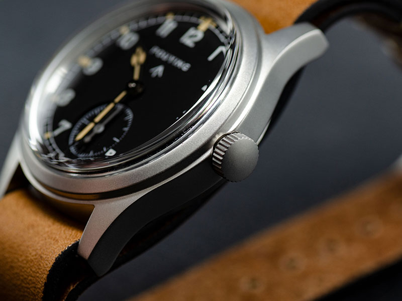 Pouying Dirty Dozen military watch uses crew-down crown and has 100m waterproof
