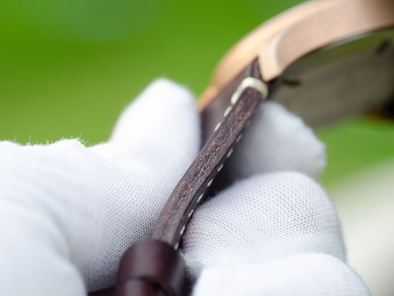 Pouying Puresky pilot watch comes with high-quality leather strap