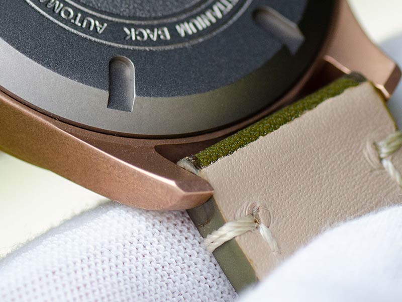 Pouying Puresky pilot automatic watch has a class leather watchband